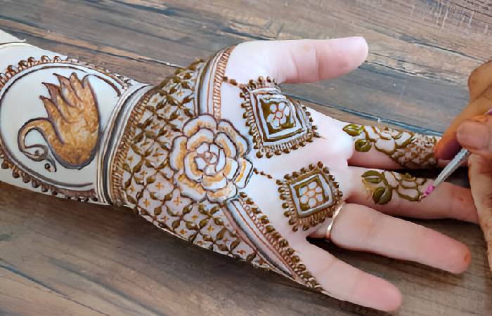 Stylish Front Hand Mehndi Design