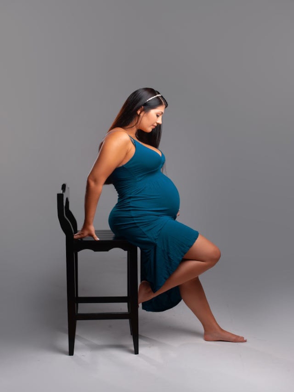 Single Maternity Photoshoot Poses